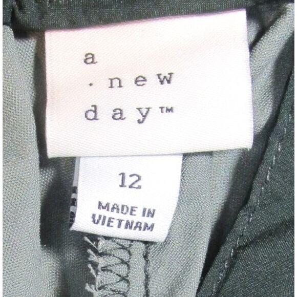 A New Day Women's Green Velour Pants Size 12 Pockets Wide Legs Recycled Material - Picture 4 of 6